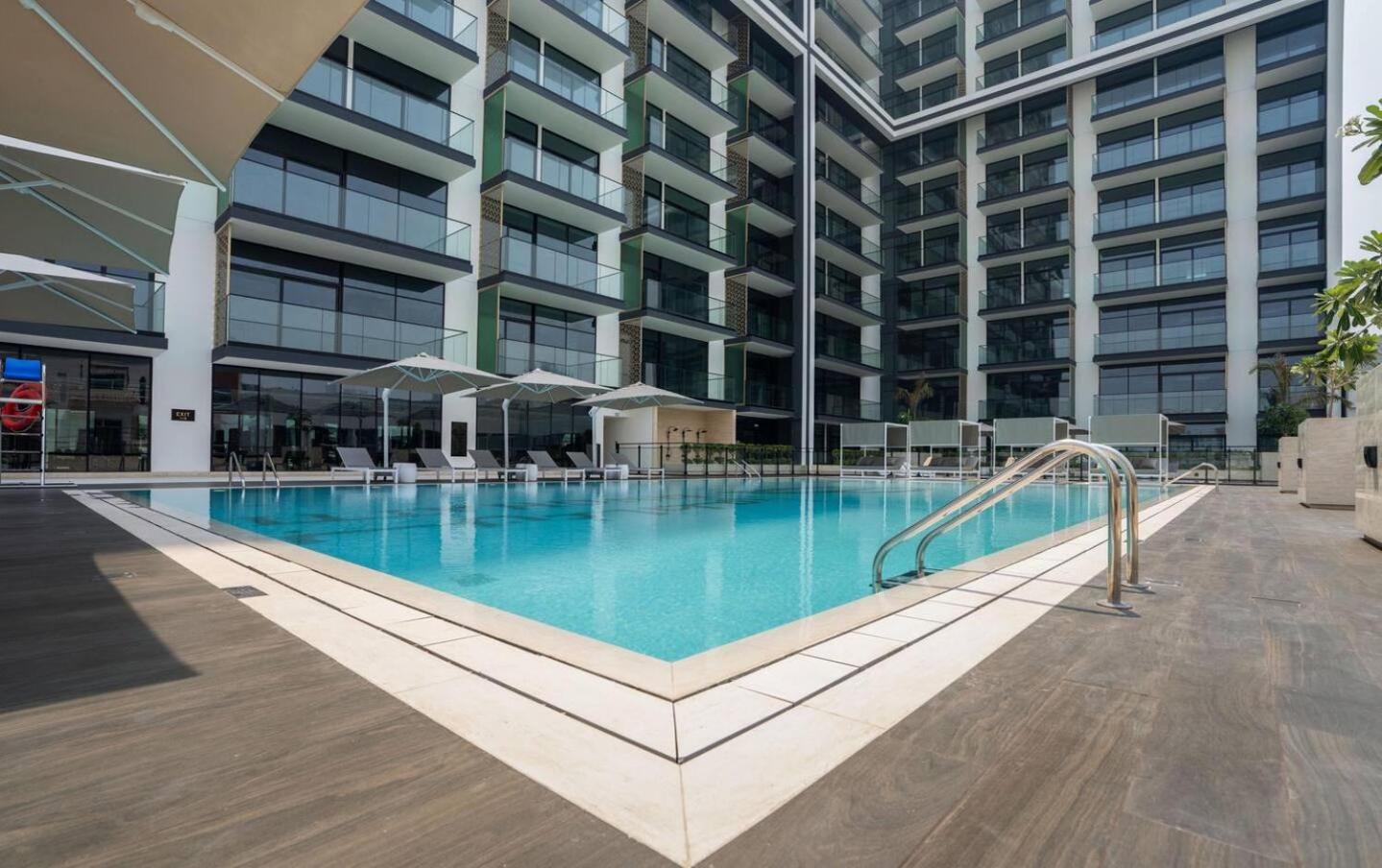 Charming Brand New One-Bedroom Apartment Dubai Bagian luar foto